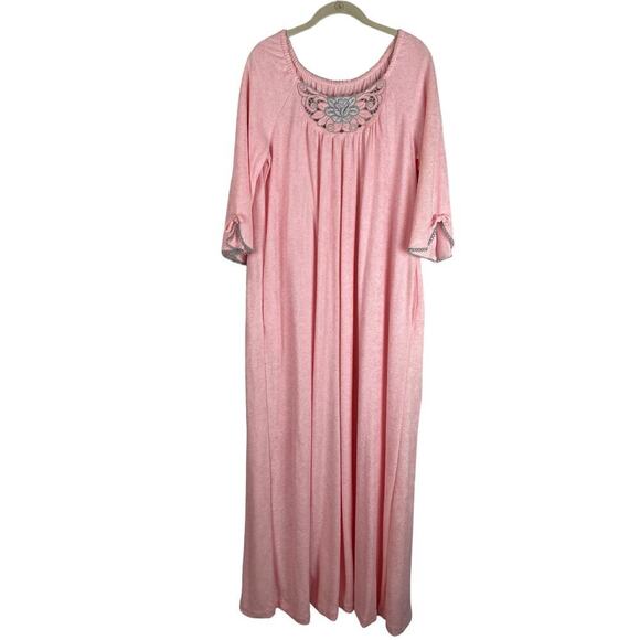 Vintage Miss Elaine pink fuzzy floral accent maxi length nightgown - Picture 1 of 9